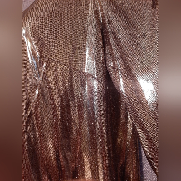 Michael Kors Slick Foil Cold Shoulder Long Sleeve Metallic Liquid Gold Top M - Picture 3 of 11